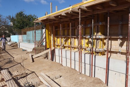 GRADNJA ŽARNEGA ZIDU NA POKOPALIŠČU RAKEK 02 FOTO LJUBO VUKELIČ